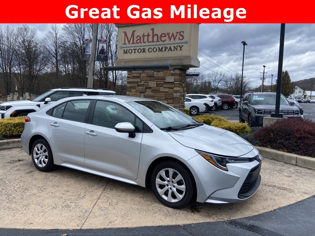 2025 Toyota Corolla LE's photo