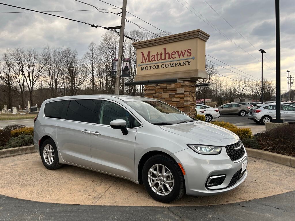 Used 2023 Chrysler Pacifica Touring L Van Passenger Van