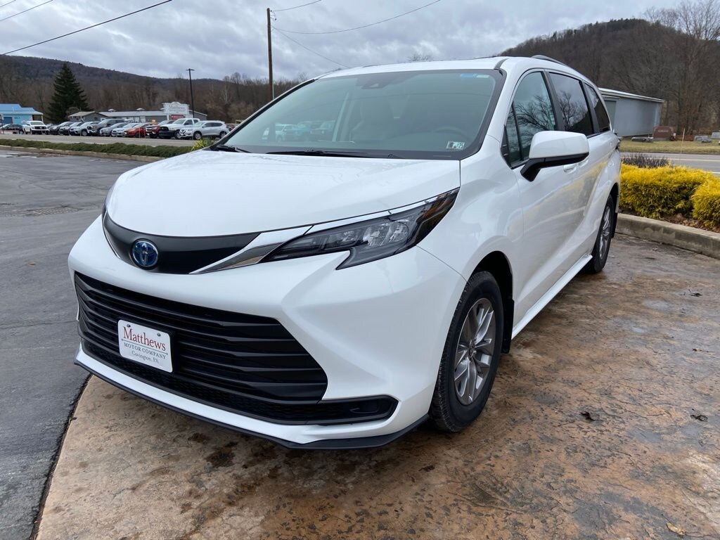 Used 2024 Toyota Sienna LE Van Passenger Van