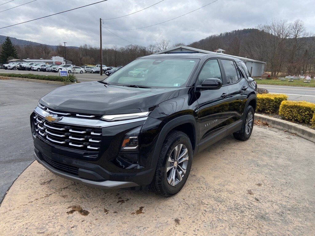 2025 Chevrolet Equinox LT photo 2