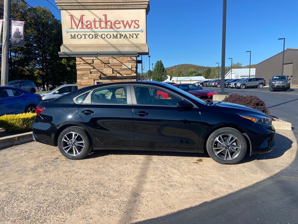 2024 Kia Forte LXS photo 3