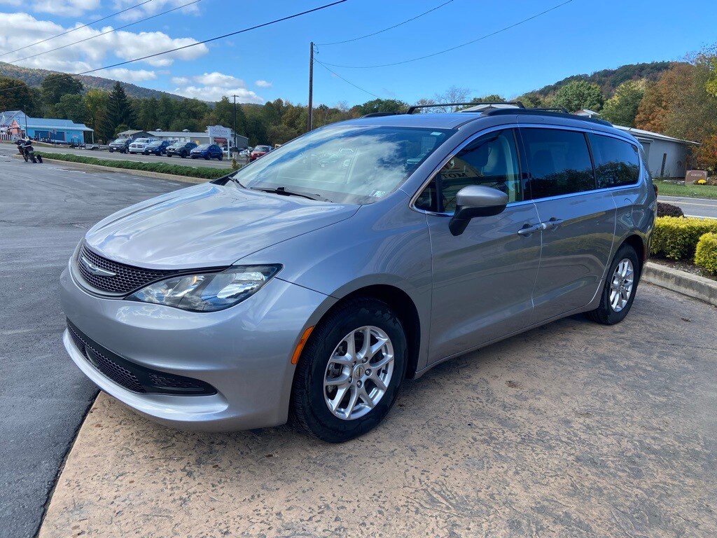 2021 Chrysler Voyager LXi photo 3