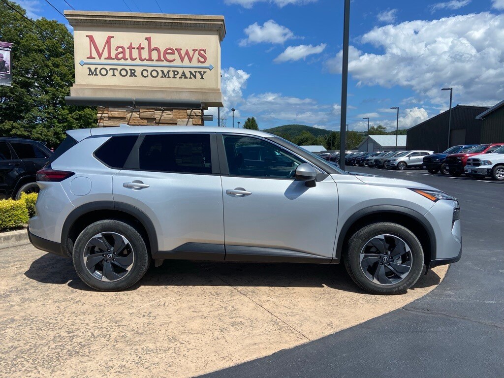 2024 Nissan Rogue SV photo 3