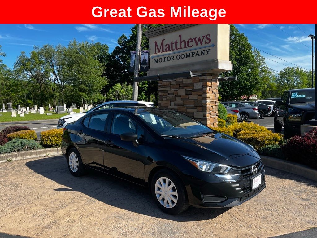 2023 Nissan Versa 1.6 S CVT's photo