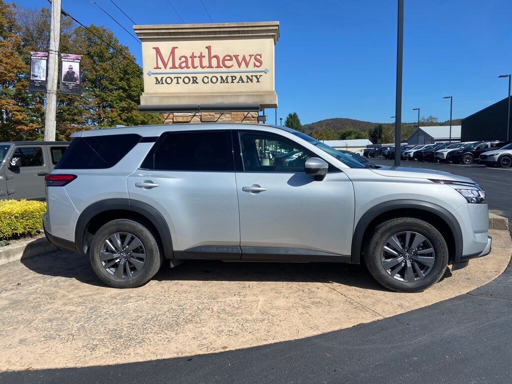 2022 Nissan Pathfinder S photo 3