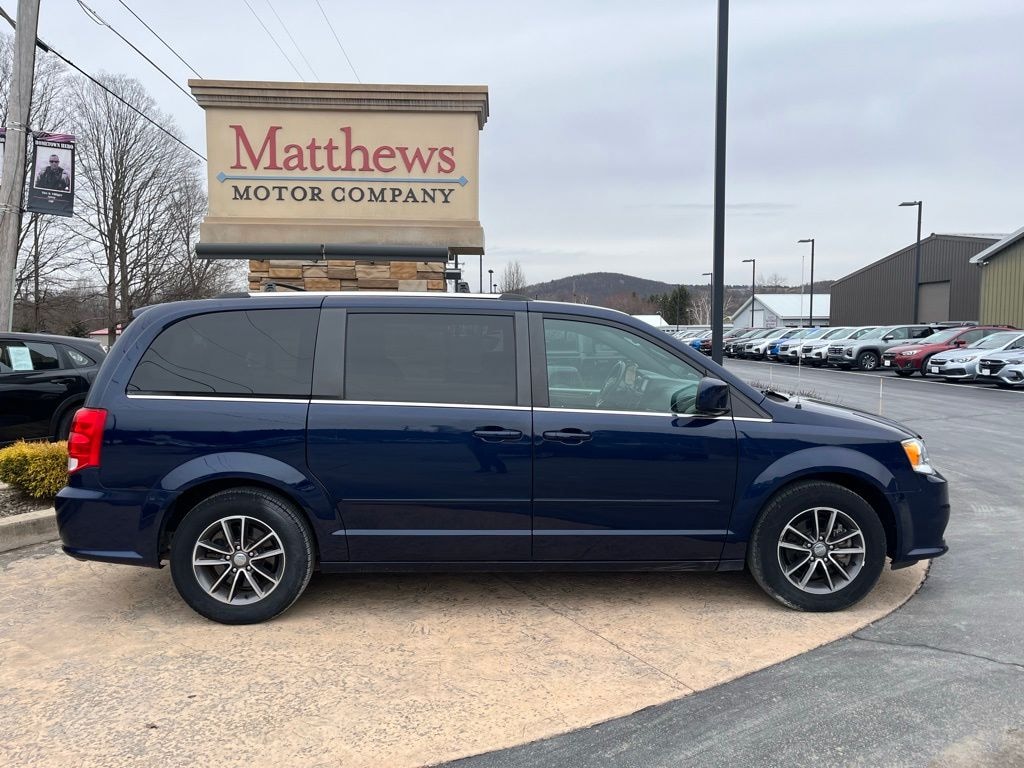 Used 2017 Dodge Grand Caravan SXT Van