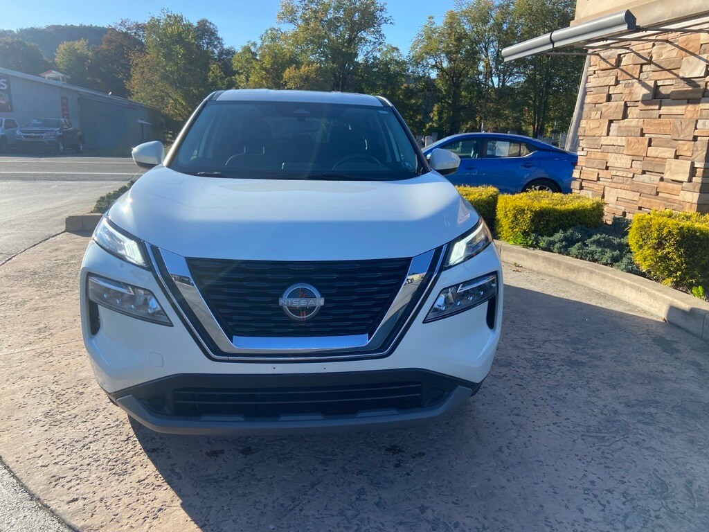 2023 Nissan Rogue SV photo 2