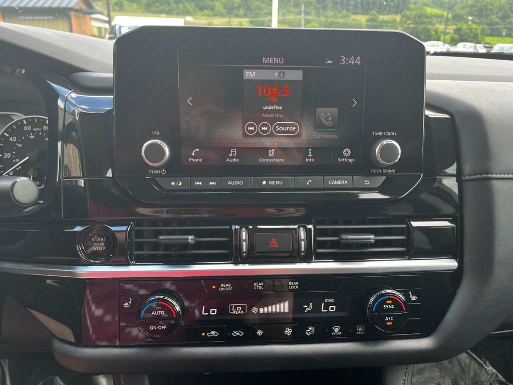 2025 Nissan Pathfinder SV - Photo 17