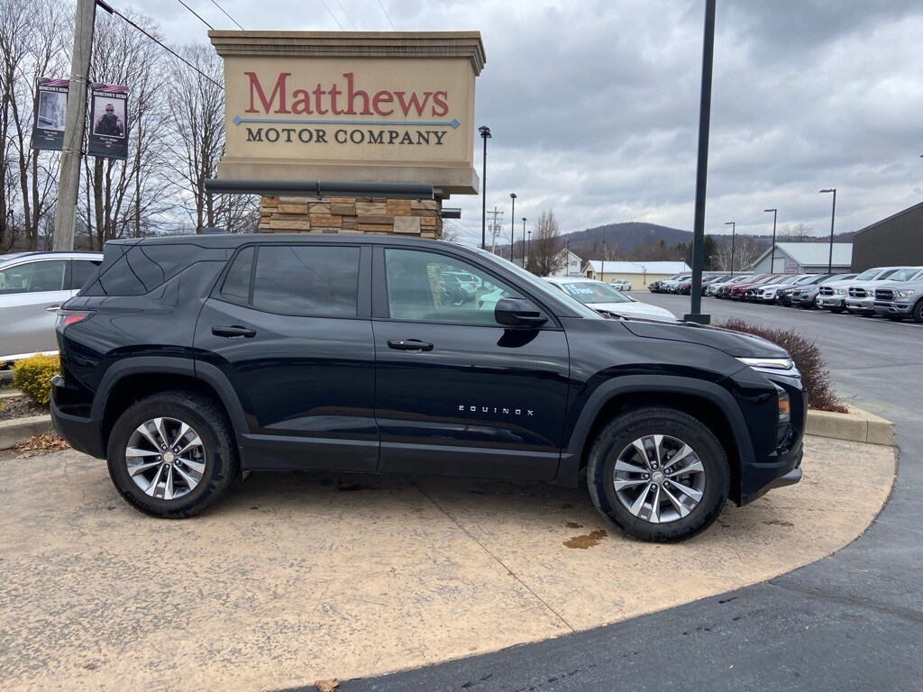 2025 Chevrolet Equinox LT photo 3