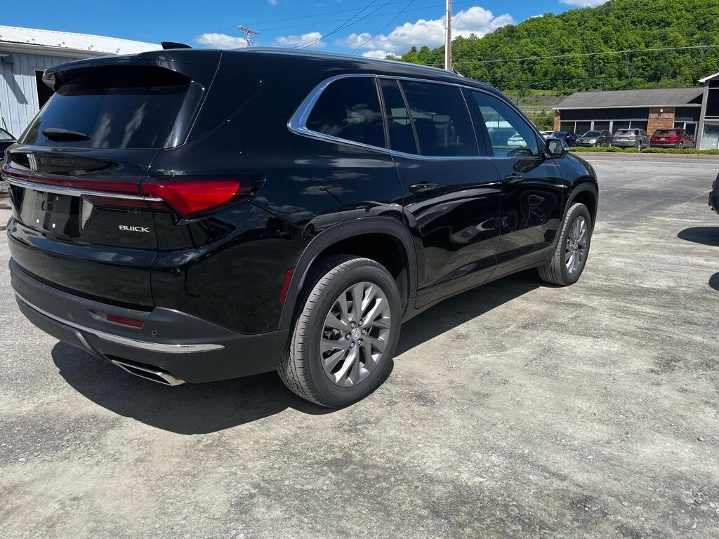 Used 2025 Buick Enclave Preferred SUV