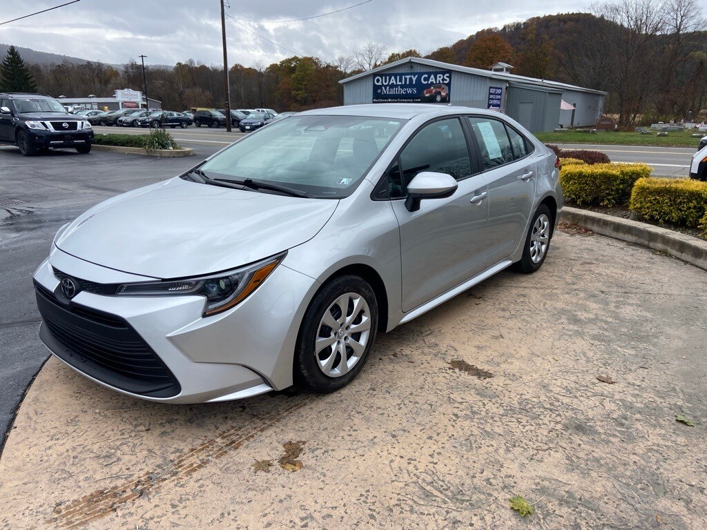 2025 Toyota Corolla LE photo 3