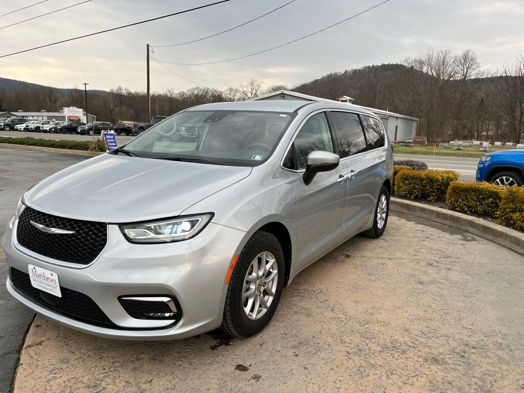 Used 2023 Chrysler Pacifica Touring L Van Passenger Van