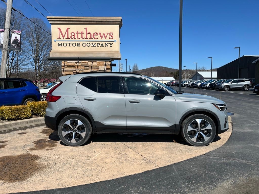 Used 2024 Volvo XC40 B5 Core SUV