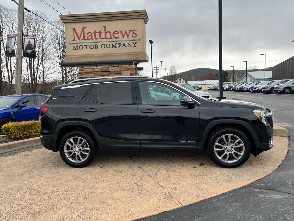 Used 2024 GMC Terrain SLT SUV
