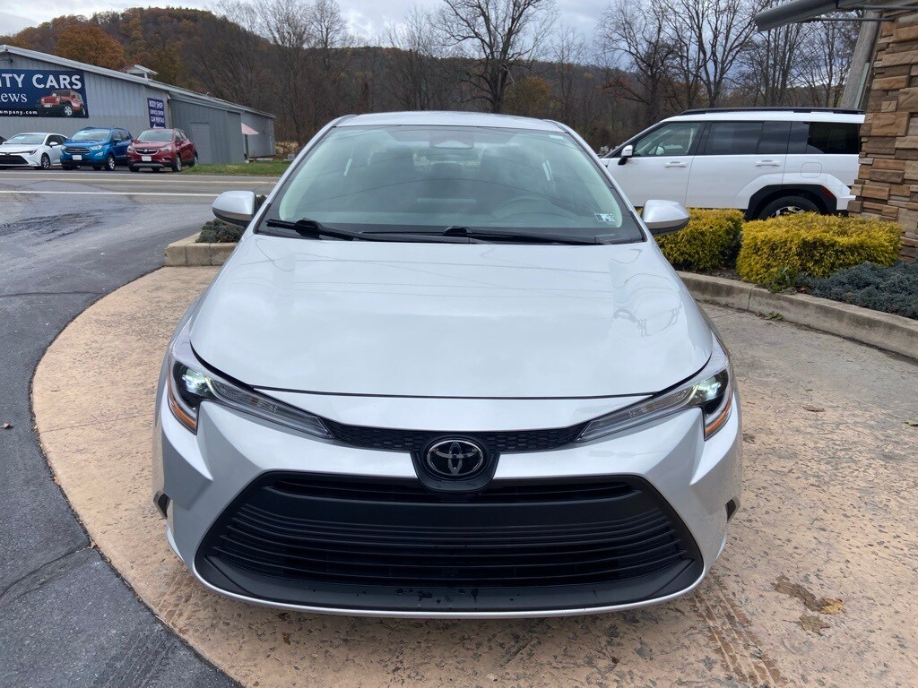 2025 Toyota Corolla LE photo 2