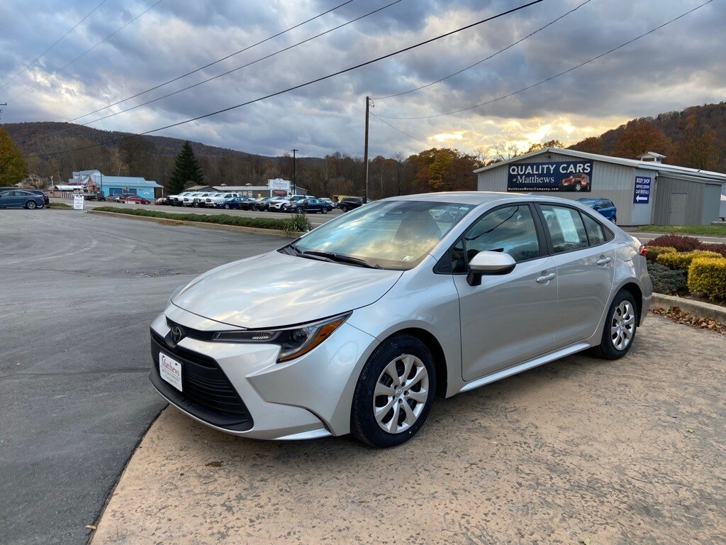 2024 Toyota Corolla LE photo 3