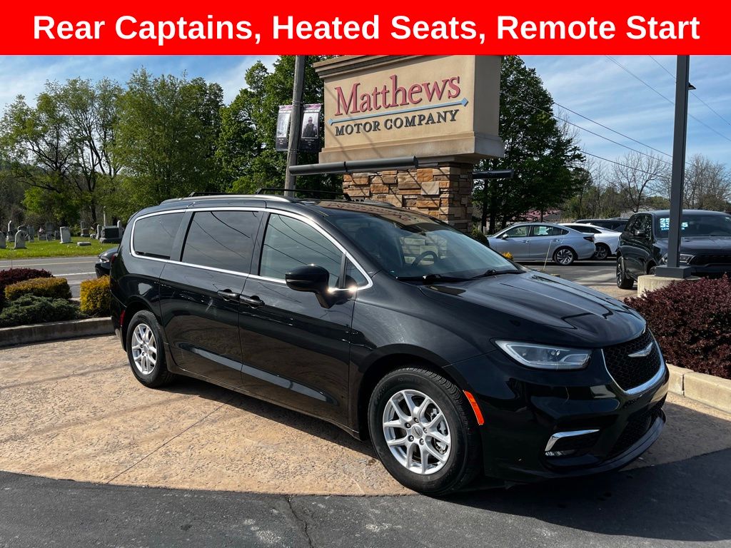 2022 Chrysler Pacifica Touring L's photo