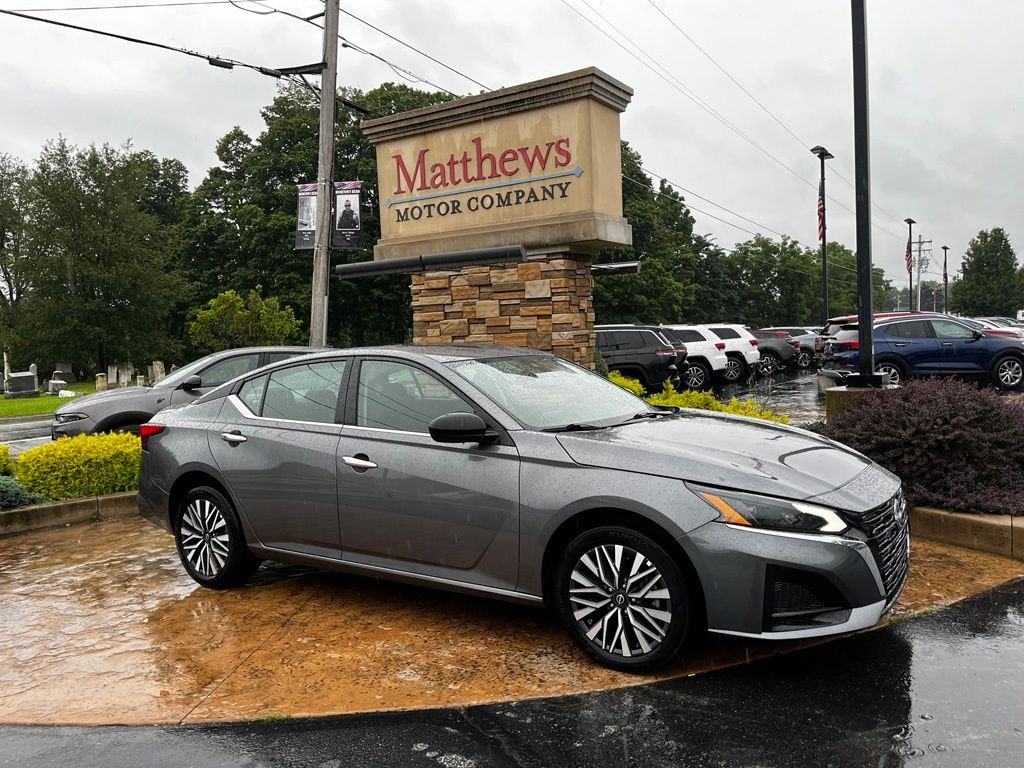 Used 2025 Nissan Altima 2.5 SV Sedan