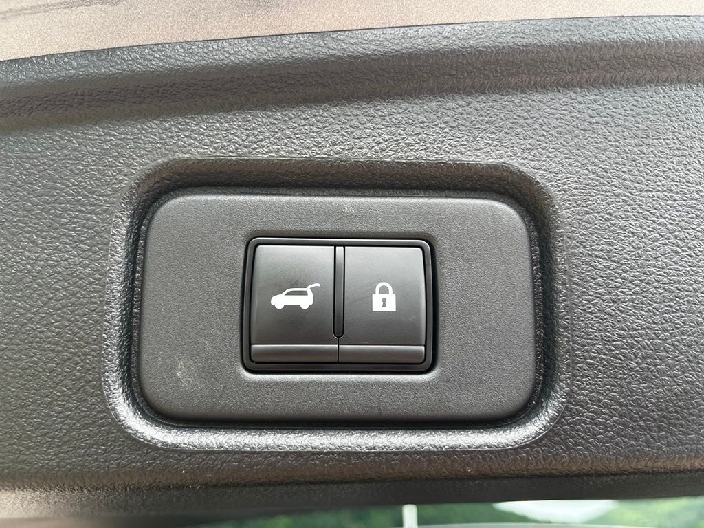 2025 Nissan Pathfinder SV - Photo 29