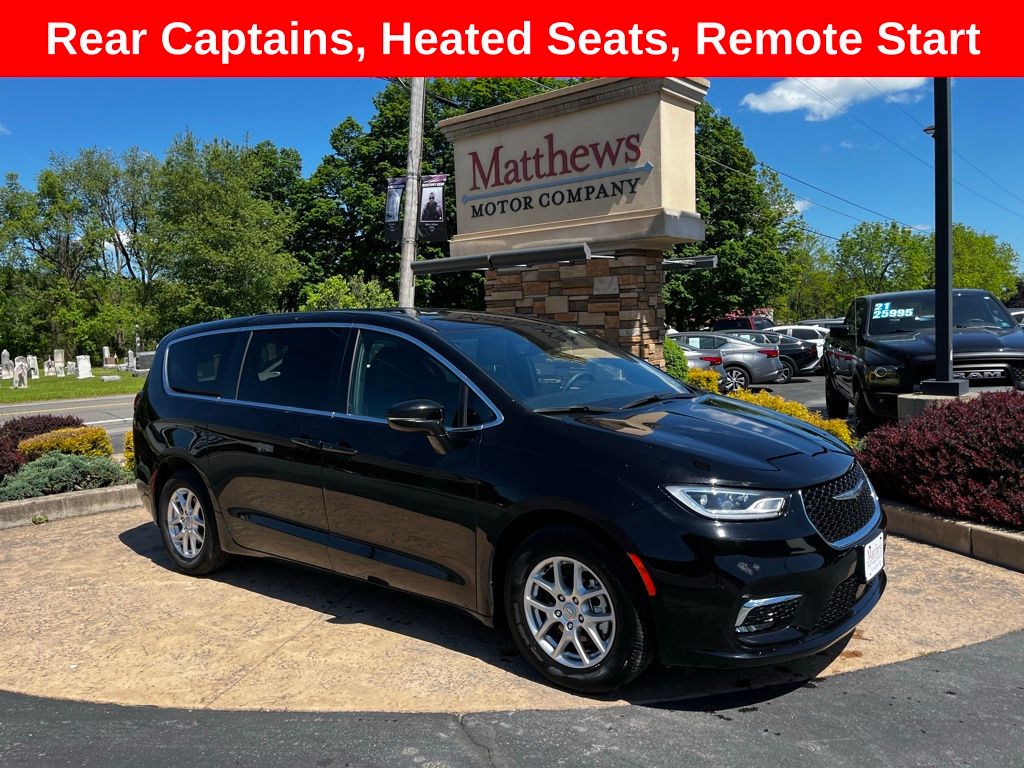 2025 Chrysler Pacifica Select's photo