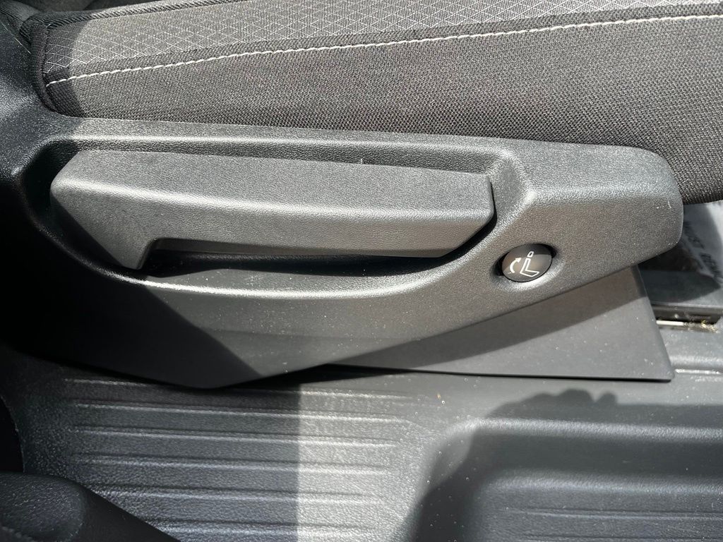 2025 Nissan Pathfinder SV - Photo 31