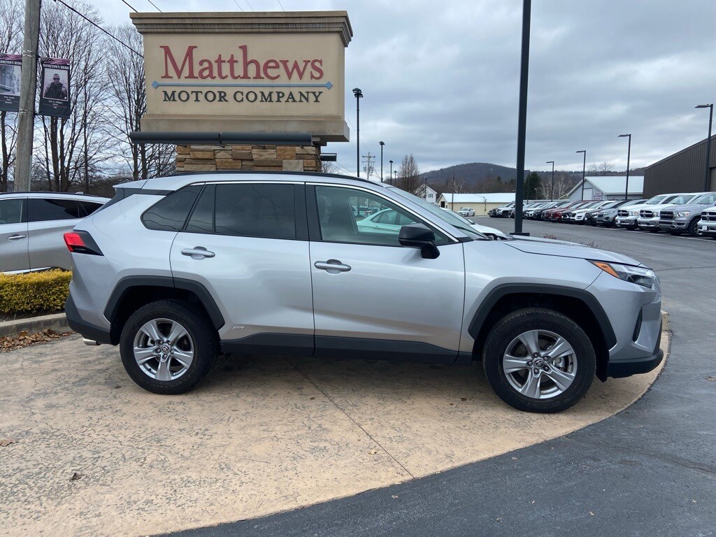 2025 Toyota RAV4 Hybrid LE photo 3