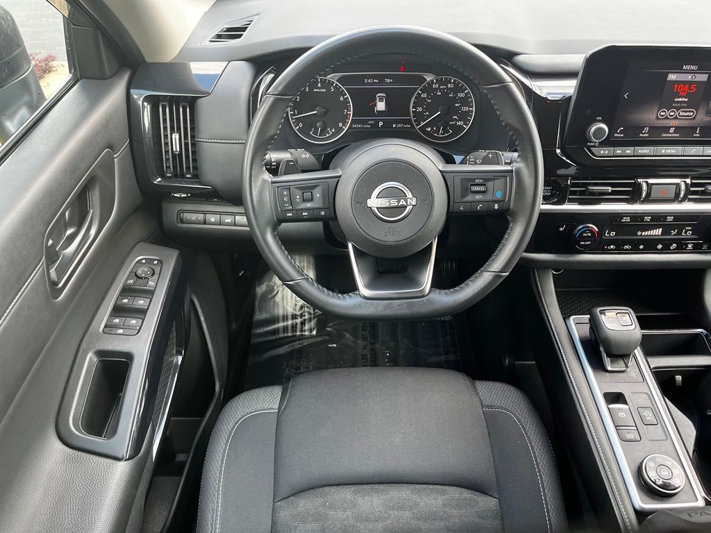2025 Nissan Pathfinder SV - Photo 8