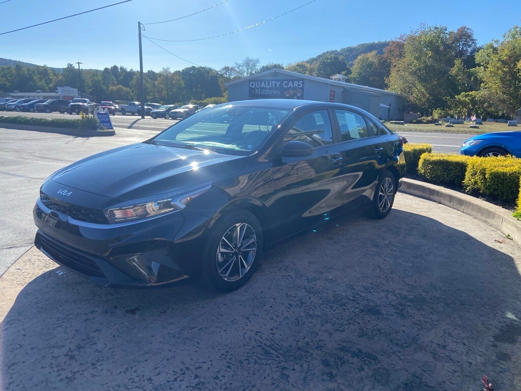 2024 Kia Forte LXS photo 2