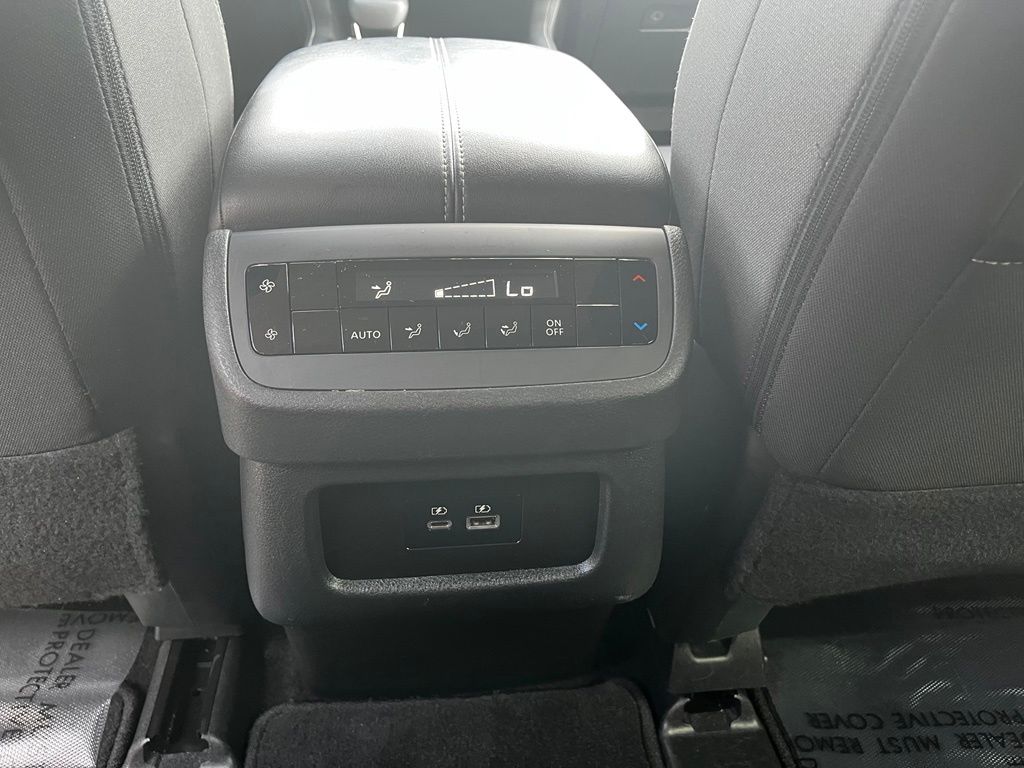 2025 Nissan Pathfinder SV - Photo 24