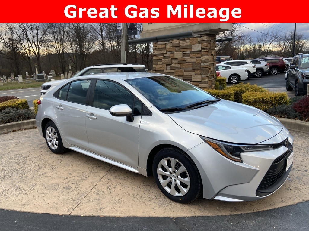 2024 Toyota Corolla LE's photo