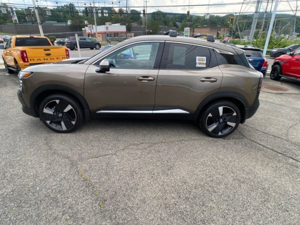 Used 2025 Nissan Kicks SR SUV