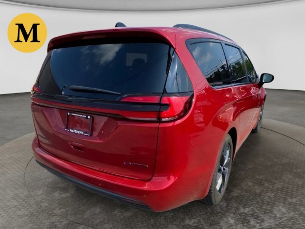 Used 2025 Chrysler Pacifica Limited Minivan/Van