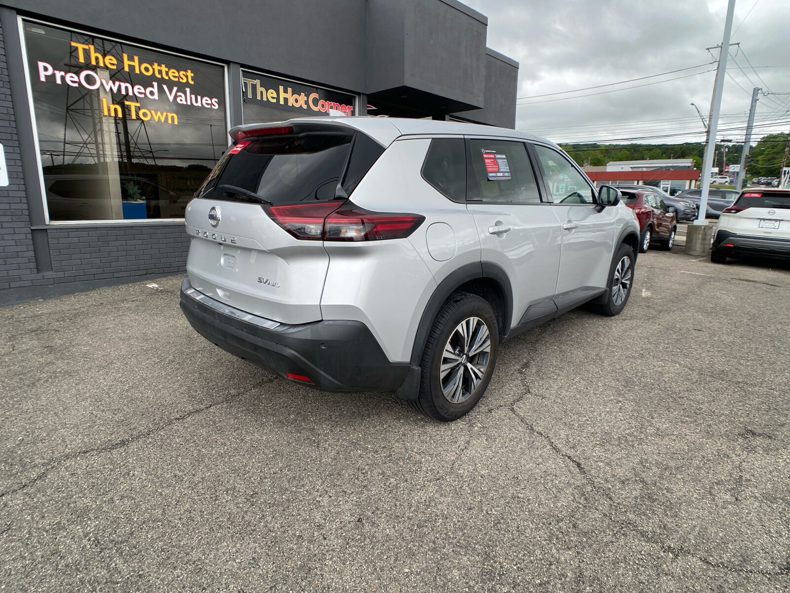2021 Nissan Rogue SV photo 4