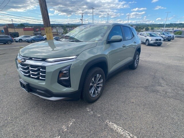 2025 Chevrolet Equinox LT photo 3