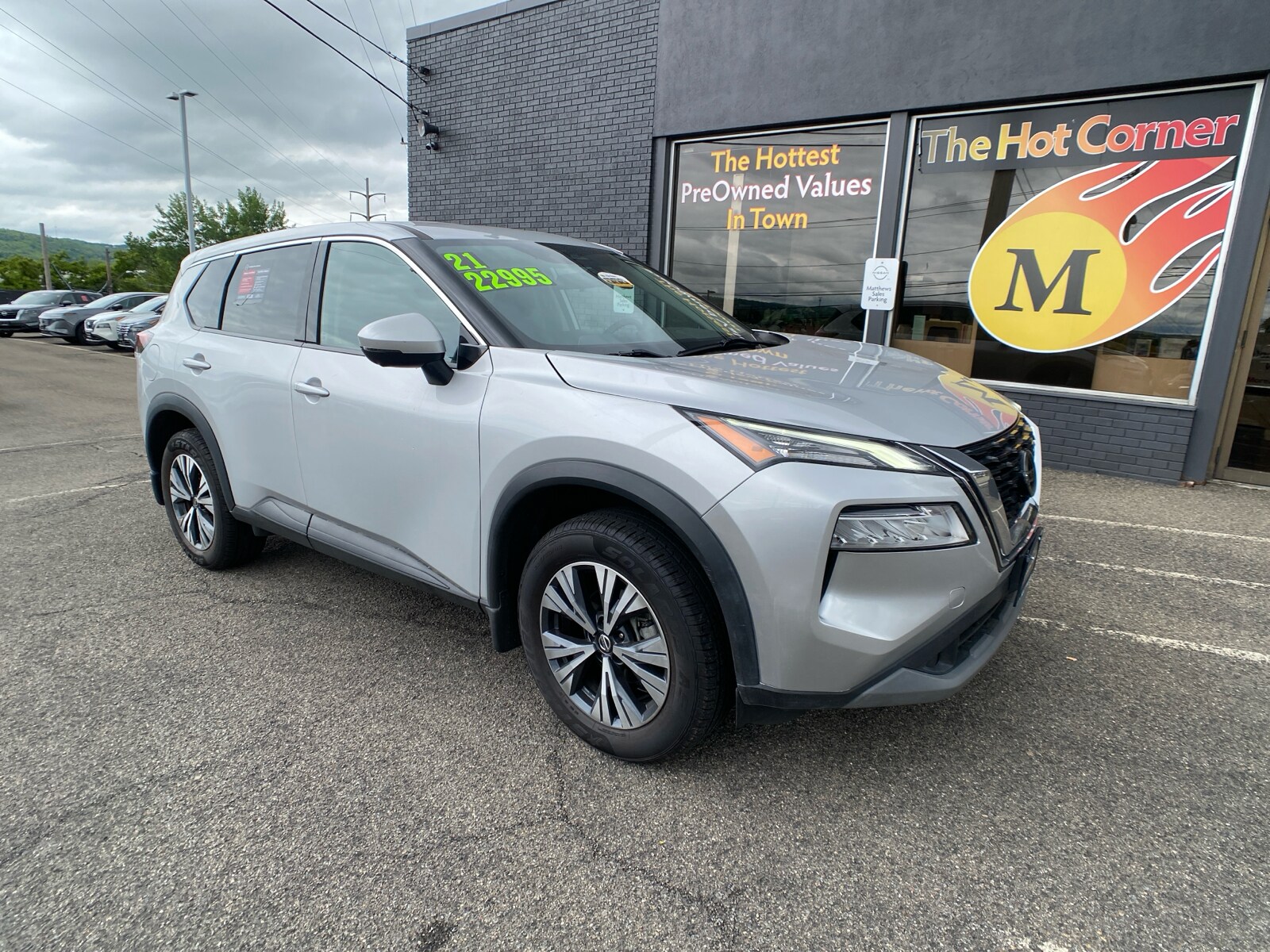 2021 Nissan Rogue SV photo 2