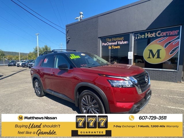 2022 Nissan Pathfinder SL's photo