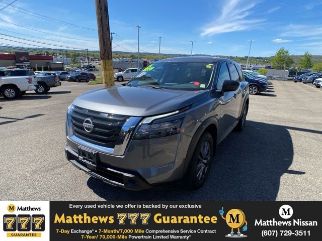 2024 Nissan Pathfinder S 4WD's photo