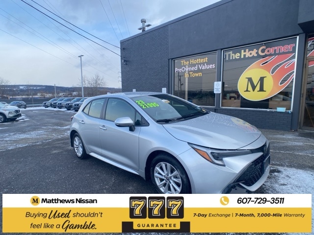 2023 Toyota Corolla Hatchback SE's photo