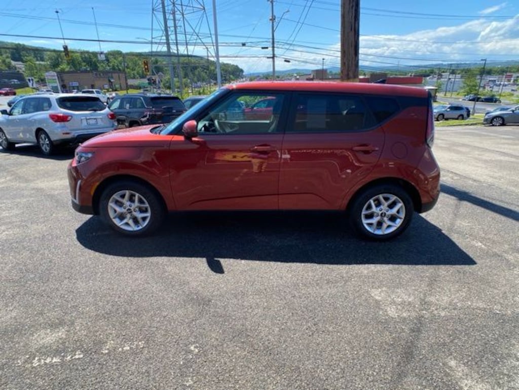 Used 2023 Kia Soul LX Hatchback