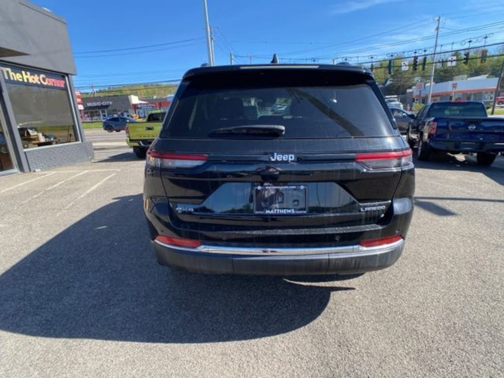 Used 2023 Jeep Grand Cherokee Laredo SUV
