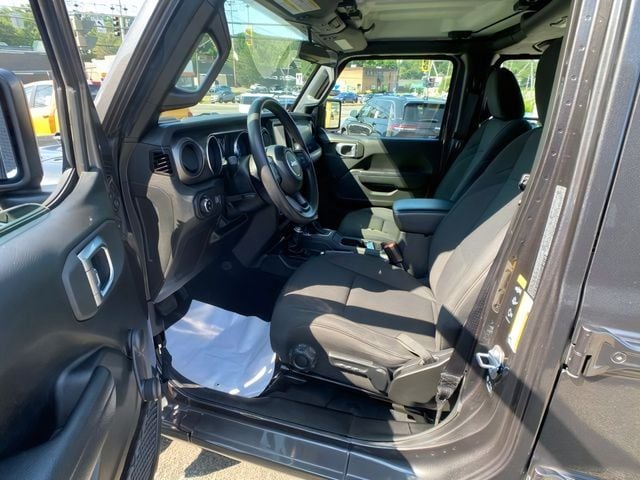 Additional photo of vehicle.