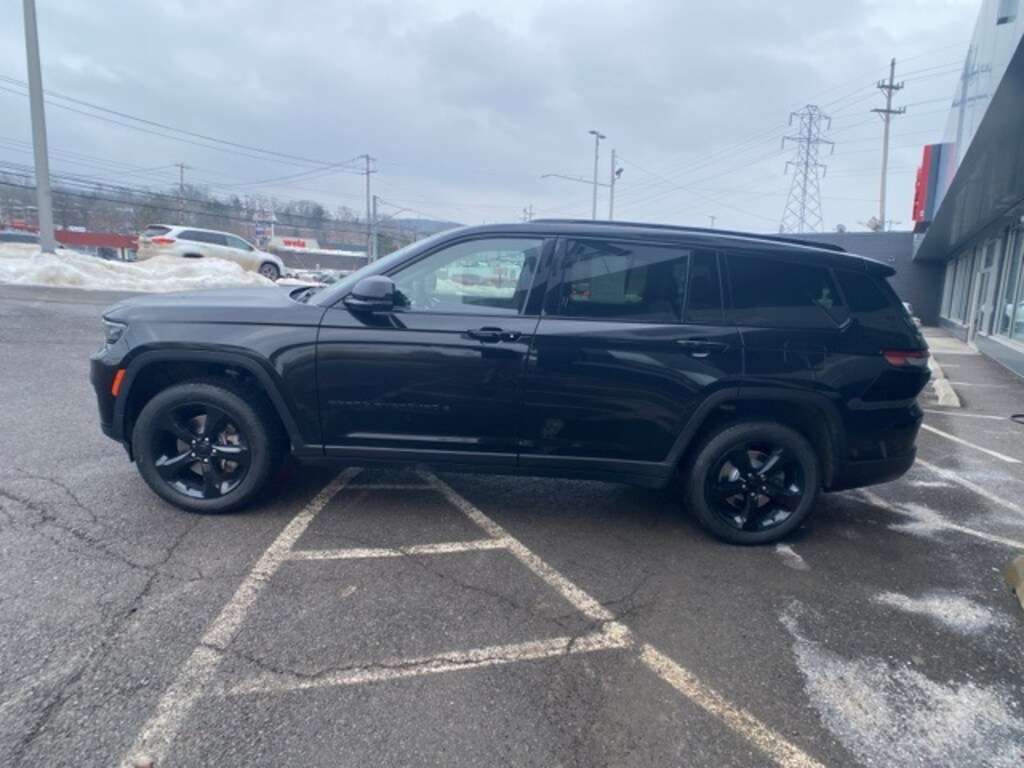 Used 2023 Jeep Grand Cherokee L Laredo SUV
