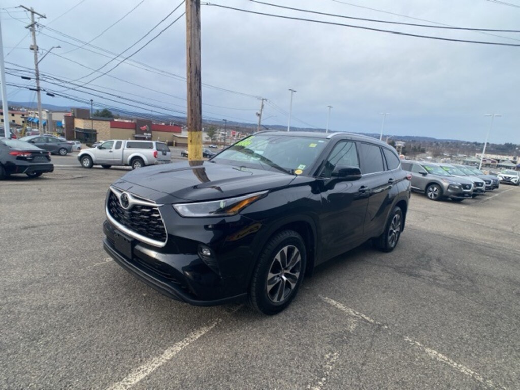 Used 2021 Toyota Highlander XLE SUV