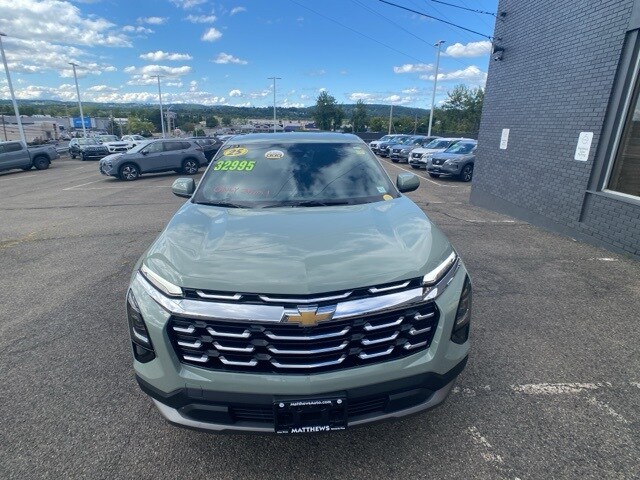 2025 Chevrolet Equinox LT photo 2