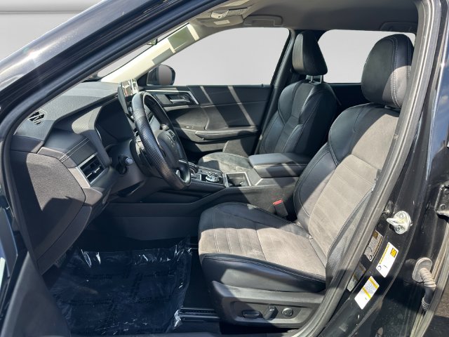 Additional photo of vehicle.