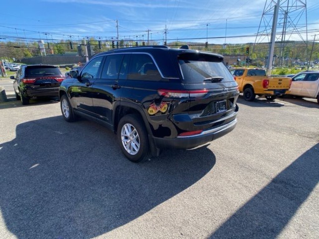 Used 2023 Jeep Grand Cherokee Laredo SUV