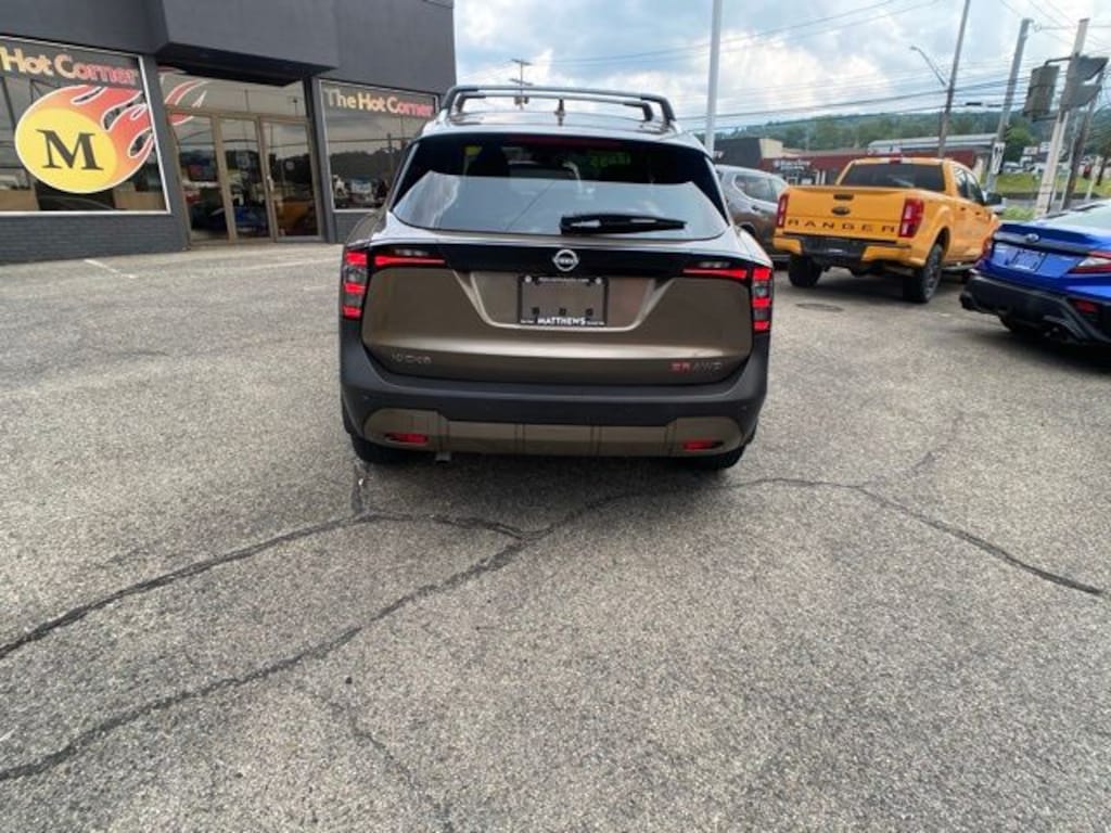 Used 2025 Nissan Kicks SR SUV