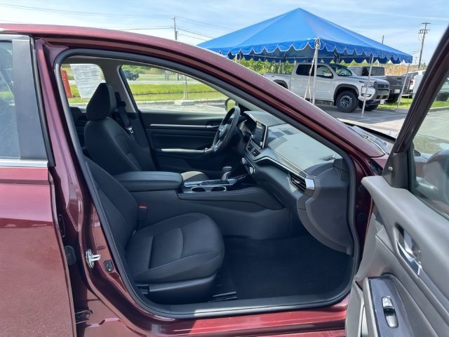 Additional photo of vehicle.