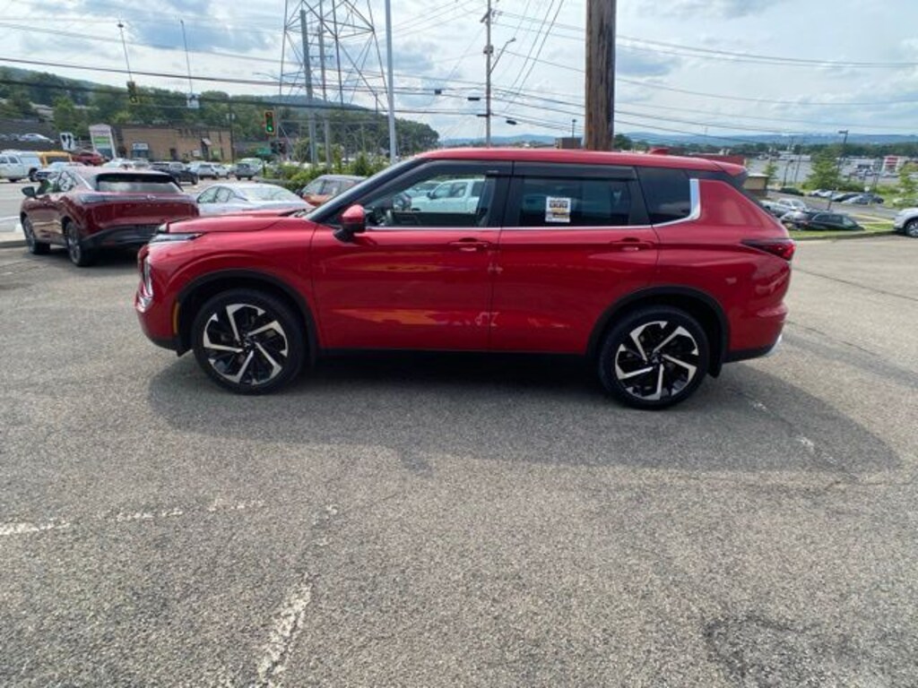 Used 2023 Mitsubishi Outlander SE SUV