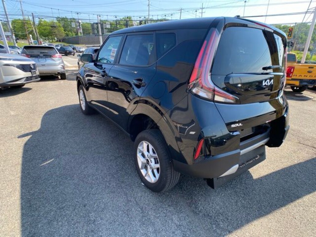 Used 2024 Kia Soul LX Hatchback